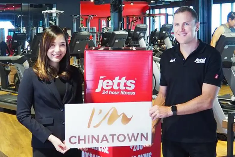 นางสาวรวิสรา เลิศปัญญาโรจน์ รองกรรมการผู้...