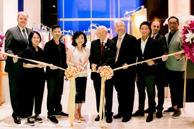 สุพัตรา จิราธิวัฒน์ (ที่ 4 จากซ้าย) รองปร...