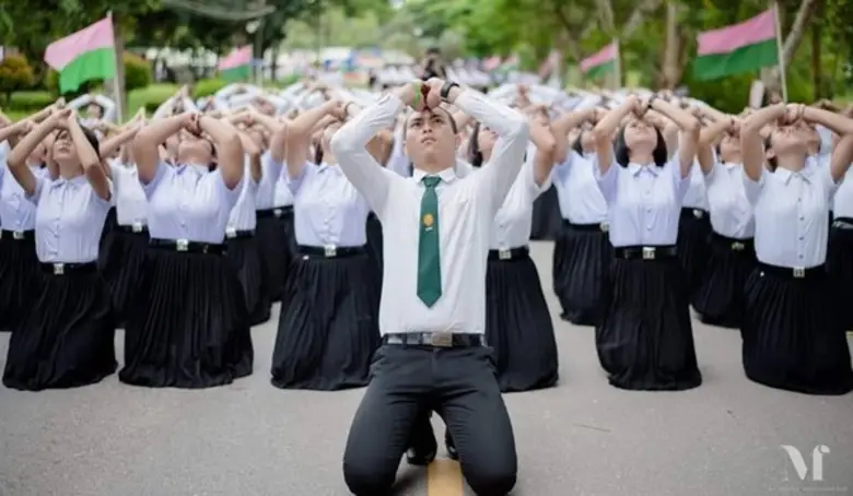 RBRU : “ดร.นักรบ” เจิมมงคลแก่ผู้อัญเชิญตราพระราชลัญจกร และตราศักดิเดชน์ ประจำปีการศึกษา 2562