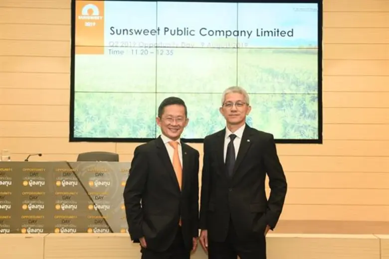 ดร.องอาจ กิตติคุณชัย (ซ้าย) ประธานเจ้าหน้...