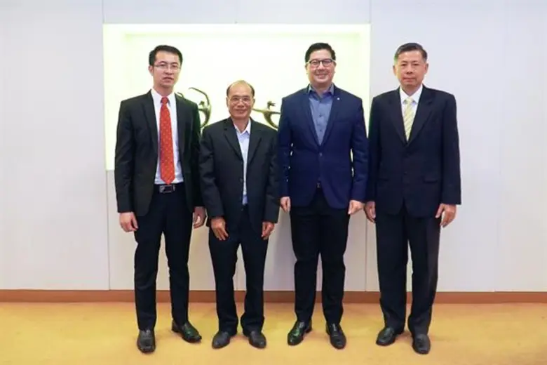 นายสิทธิกร ดิเรกสุนทร (ที่ 2 จากขวา) รองก...