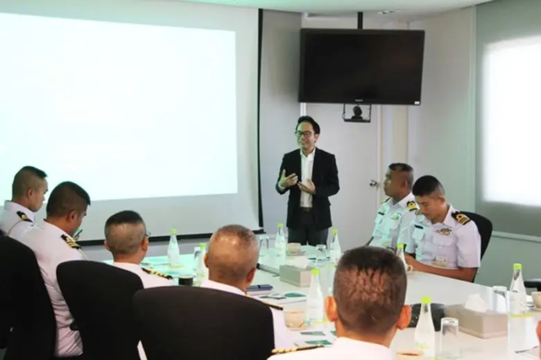 หน่วยซีลเยี่ยมชมโรงแยกอากาศแห่งที่ 3