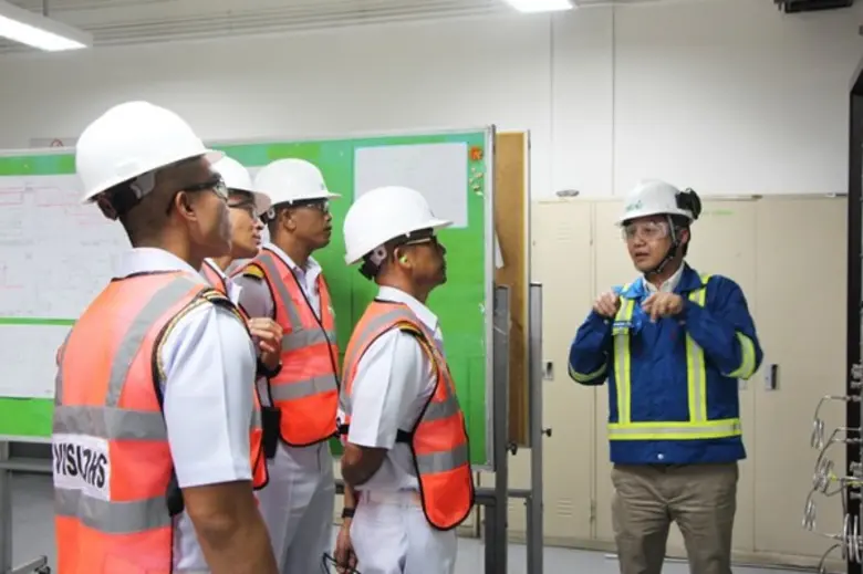 หน่วยซีลเยี่ยมชมโรงแยกอากาศแห่งที่ 3