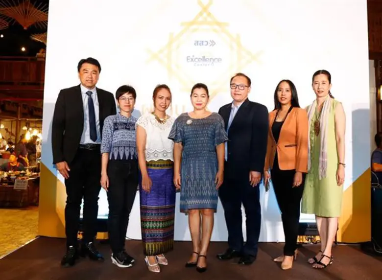 คุณวนิดา จรูญเพ็ญ (ที่ 4 จากซ้าย) หัวหน้าส่วน สำนัก...