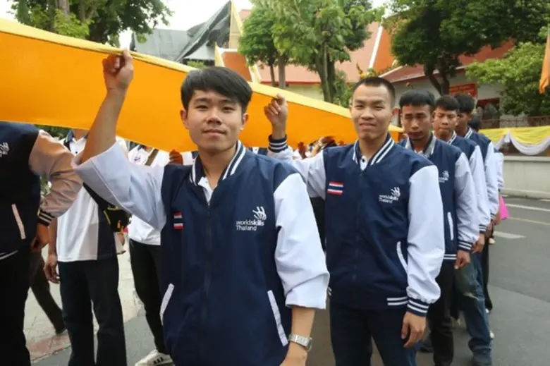 ก.แรงงาน นำเยาวชนทำบุญเสริมสิริมงคล ก่อนสู้ศึกเวทีระดับโลก