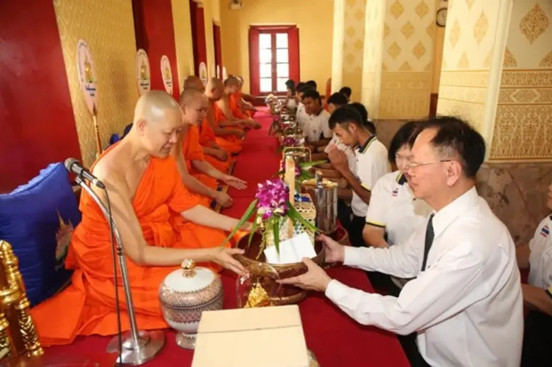 ก.แรงงาน นำเยาวชนทำบุญเสริมสิริมงคล ก่อนสู้ศึกเวทีระดับโลก