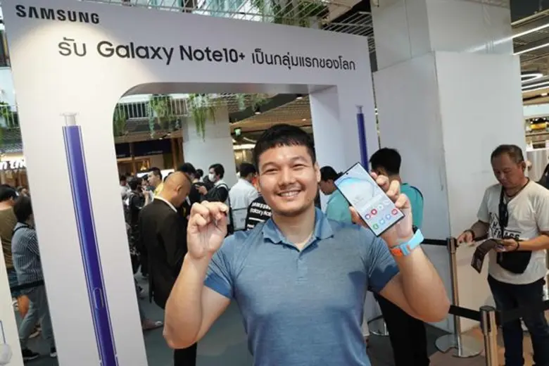 แฟนโน้ตเหนียวแน่น! ต่อคิวรับ “ซัมซุง กาแลคซี่ โน้ต 10 พลัส” พร้อมกันเป็นกลุ่มแรกของโลก