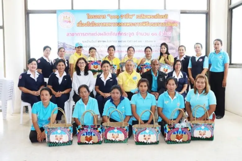 สำนักงานพัฒนาฝีมือแรงงานพัทลุง จัดโครงการ “101 อาชีพ” เฉลิมพระเกียรติ เนื่องในโอกาสมหามงคลพระราชพิธีบรมราชาภิเษก ณ ศูนย์ศิลปาชีพบ้านหัวป่าเขียว