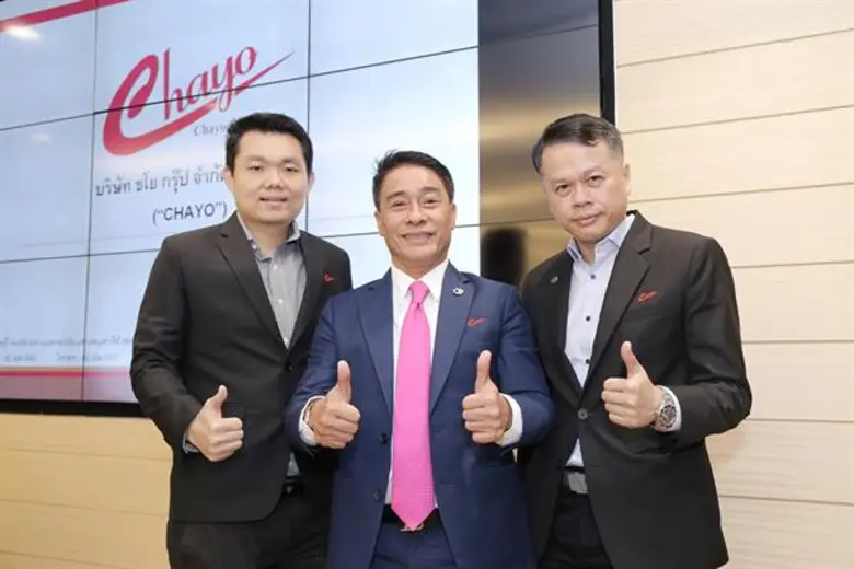 คุณสุขสันต์ ยศะสินธุ์ (กลาง) ประธานเจ้าหน...