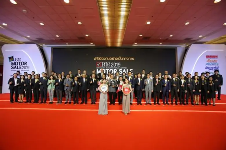 บริษัท ตรีเพชรอีซูซุเซลส์ จำกัด จัดทัพ "อ...