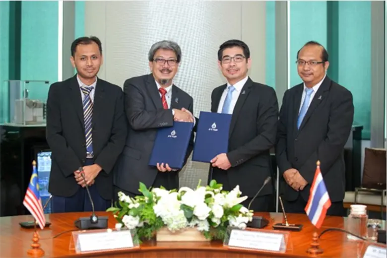 นายชยงค์ บริสุทธิ์สวัสดิ์ (ที่ 2 จากขวา) ...