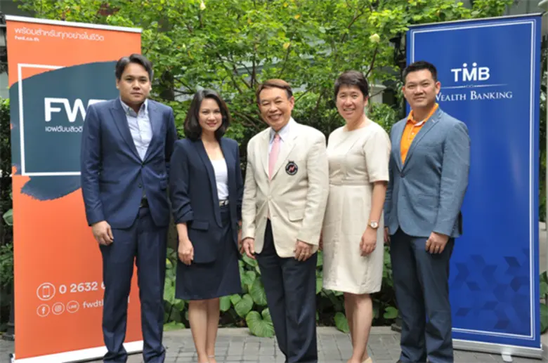 คุณสุวิมล ตั้งนิสัยตรง (คนที่ 2 จากขวา) ป...