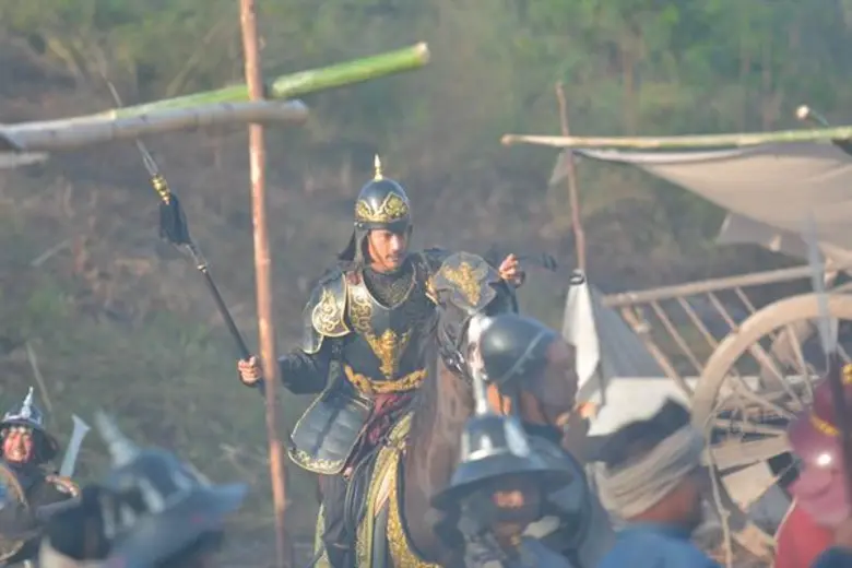 “เป้” ขี่ม้ายกทัพฝ่ากระสุนปืนใหญ่!!! เนรมิตรฉากสงครามอลังการในซีรีส์ “นเรศวร 3”