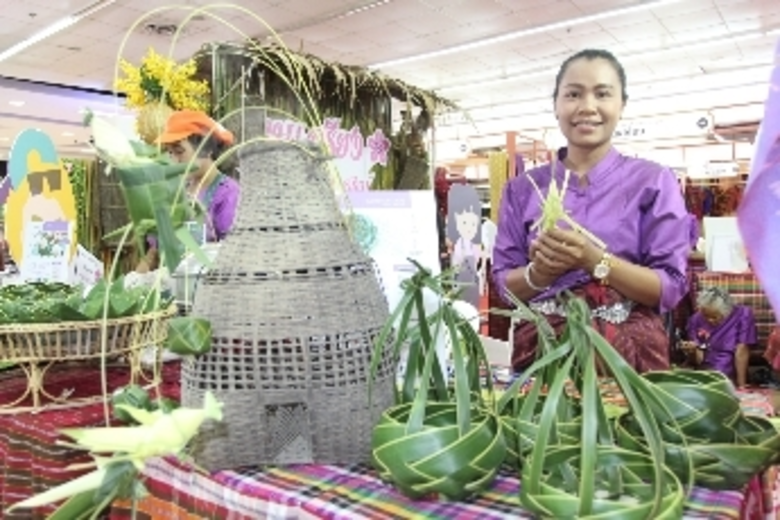 สำนักงานพัฒนาชุมชน จ.สุรินทร์ จัดงาน“เที่ยวสราญเมืองสะเร็น นิทรรศการโปรแกรมการท่องเที่ยวชุมชนหมู่บ้าน OTOP เพื่อการท่องเที่ยว” จังหวัดสุรินทร์