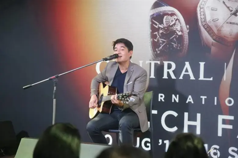 ฟินาเล่สุดตระการตา! “ใบเฟิร์น – อาเล็ก” อวดโฉมนาฬิกามูลค่ารวมกว่า 10 ล้านบาท! ในงาน Central | ZEN International Watch Fair 2019