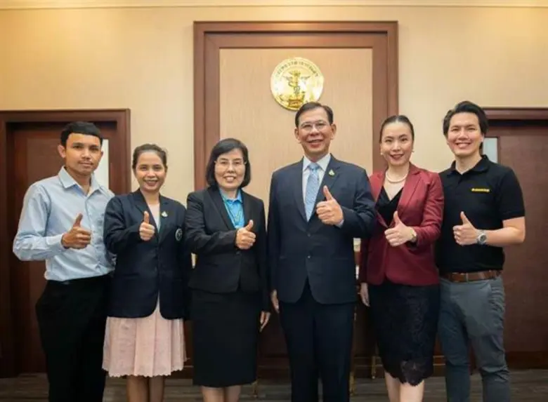 นายแพทย์สุขุม กาญจนพิมาย ปลัดกระทรวงสาธาร...