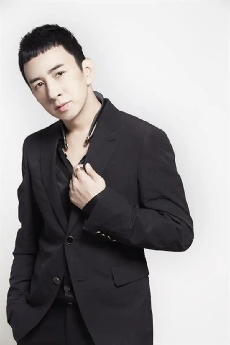 บี - พีระพัฒน์ ควงคู่ภรรยา ฬินา ลีนุตพงษ์ เปิดตัว ible Airvida เครื่องฟอกอากาศแบบพกพา