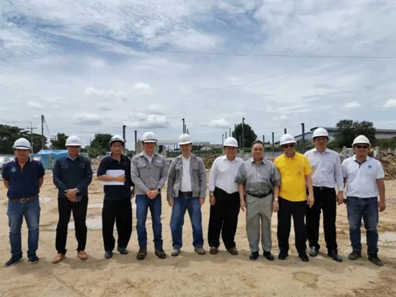 ดร.กมล ตรรกบุตร (ที่3 จากขวา) กรรมการ และนายอัศวิน ...