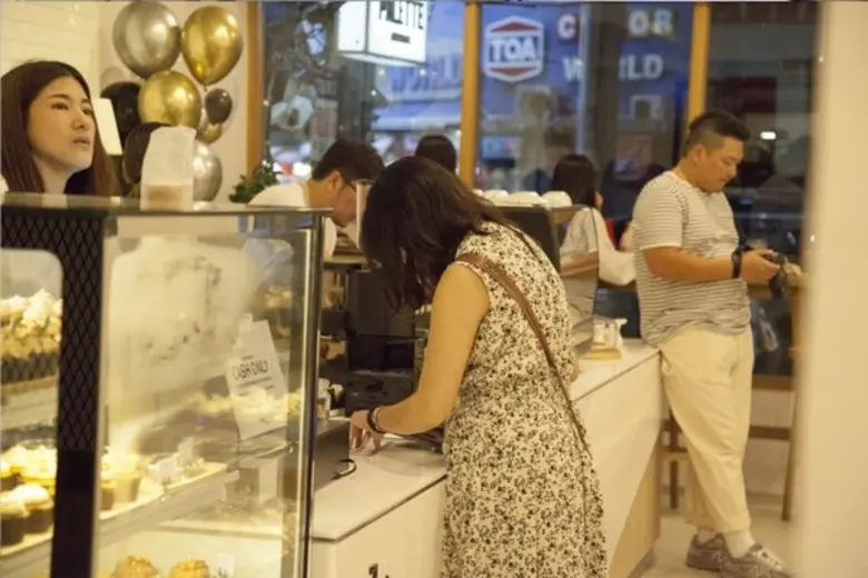 คนรักงานศิลปะ ห้ามพลาด เปิดตัวแล้ว Palette Artspace แกลลอรี่ติดสถานีรถไฟฟ้า BTS ทองหล่อ