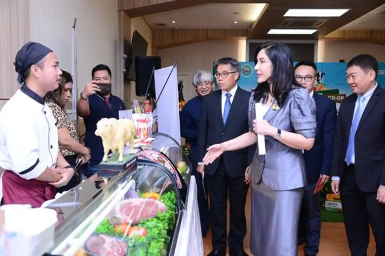 กระทรวงเกษตรฯ เตรียมเปิดมหกรรมสินค้าสหกรณ์ทั่วไทย “Fresh From Farm เนื้อ นม ไข่ ผักผลไม้พรีเมี่ยม By CO-OP” กระจาย 16 จังหวัด รุกขยายช่องทางการตลาดสินค้าสหกรณ์ยิงตรงถึงผู้บริโภค พร้อมเปิดโต๊ะเจรจาต่อยอดธุรกิจสินค้ากลุ่มปศุสัตว์ของสหกรณ์ที่เติบโตกว่าปีละ 7