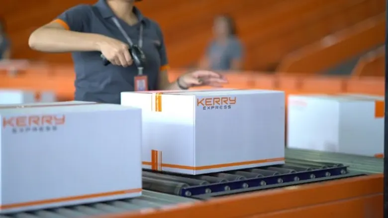 “เคอรี่ เอ็กซ์เพรส” โตทะลุเป้าตอกย้ำภาพผู้นำ ครอบคลุมจุดให้บริการทะลุ 10,000 แห่ง ทุบสถิติผู้ใช้บริการส่งพัสดุด่วนแตะ 2 ล้านกล่องต่อวัน เมื่อต้นเดือนสิงหาคม