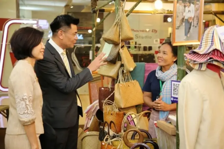 ภาพข่าว : กรมการค้าภายใน กระทรวงพาณิชย์ จัด “งานแสดงและจำหน่ายสินค้าหมู่บ้านทำมาค้าขาย”