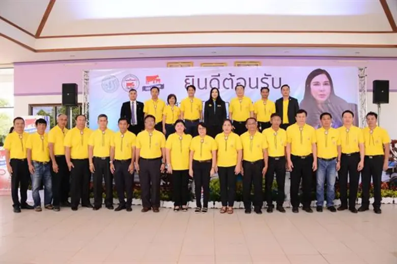 "รมช.มนัญญา" ลงพื้นที่พบเกษตรกรผู้เลี้ยงโ...