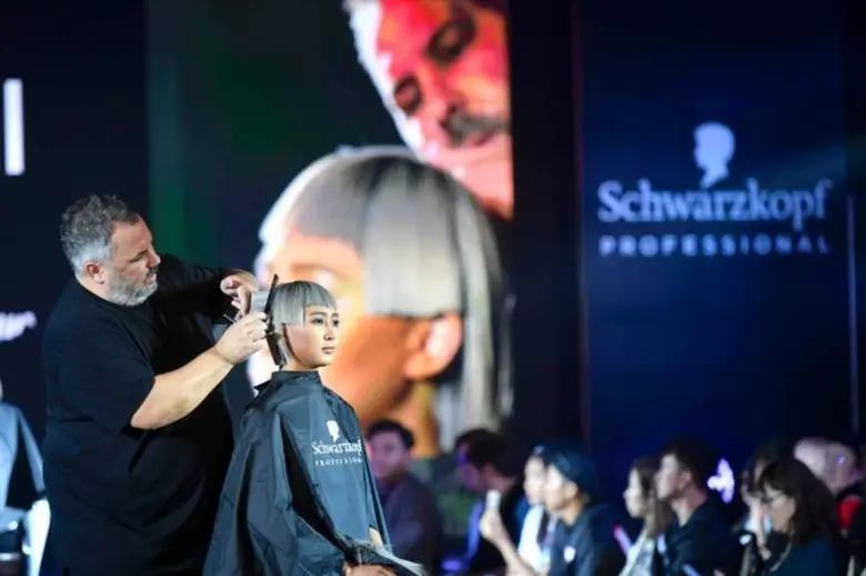 ชวาร์สคอฟ โปรเฟสชั่นแนล รับลมหนาวก่อนใคร เผยเทรนด์ผมสีสันใหม่ Essential Looks Autumn/Winter 2/2019 เติมความสดใส ในสไตล์ที่เป็นคุณ