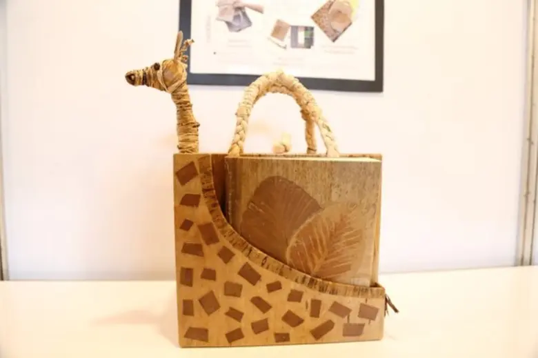 นักเรียนโรงเรียนสันป่าตองวิทยาคม เชียงใหม่ และผู้ประกอบการชาวอุตรดิตถ์ คว้ารางวัลชนะเลิศการประกวดออกแบบของที่ระลึก จากวัสดุธรรมชาติของเชียงใหม่ไนท์ซาฟารี