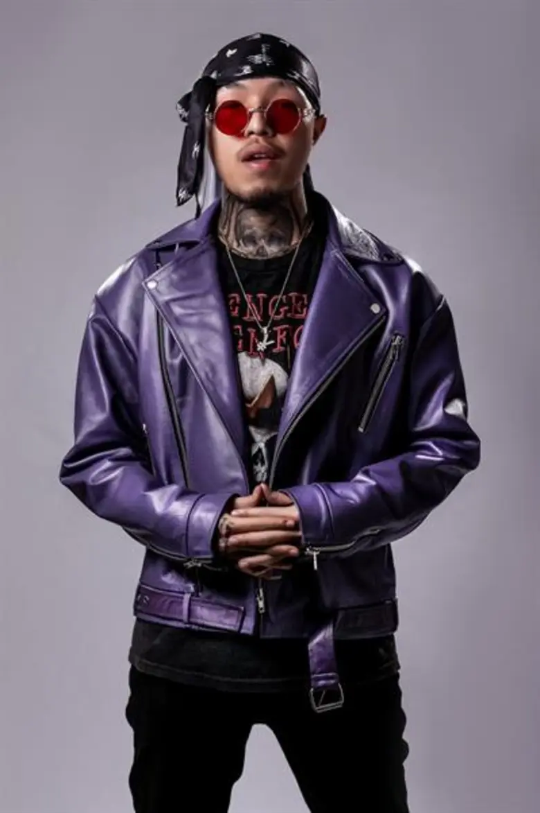 นาทีนี้ใครๆ ก็ต้องรู้จักเจ้าของเนื้อเพลงฮ...