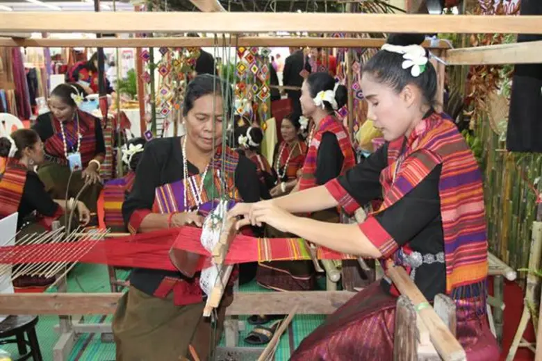 สำนักงานพัฒนาชุมชน จ.สุรินทร์ จัดงาน“เที่ยวสราญเมืองสะเร็น นิทรรศการโปรแกรมการท่องเที่ยวชุมชนหมู่บ้าน OTOP เพื่อการท่องเที่ยว” จังหวัดสุรินทร์