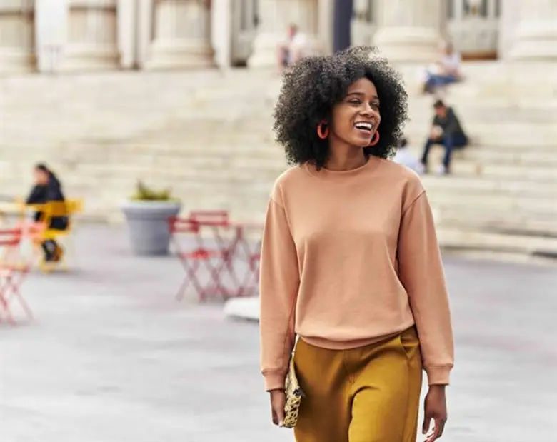 เสื้อสเวต ไอเท็มชิ้นสำคัญที่ควรลงทุน มีสไตล์กว่าที่คิด ยูนิโคล่แนะนำเสื้อสเวตหลากดีไซน์ มีติดตู้เสื้อผ้าไว้พร้อมใช้ได้กับทุกสถานการณ์