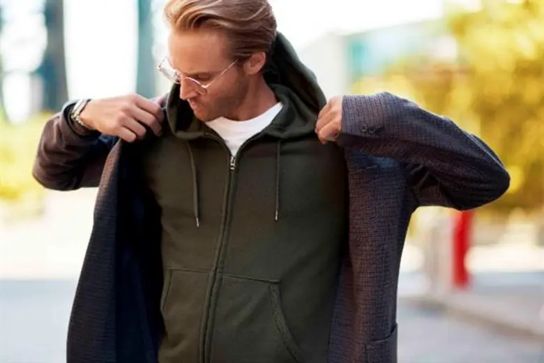 เสื้อสเวต ไอเท็มชิ้นสำคัญที่ควรลงทุน มีสไตล์กว่าที่คิด ยูนิโคล่แนะนำเสื้อสเวตหลากดีไซน์ มีติดตู้เสื้อผ้าไว้พร้อมใช้ได้กับทุกสถานการณ์