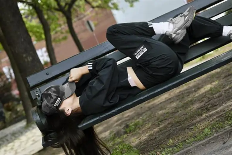 adidas Originals ส่ง R.Y.V. คอลเล็กชั่นเสื้อผ้าที่จะมาเขย่าวงการแฟชั่นให้สั่นสะเทือน!