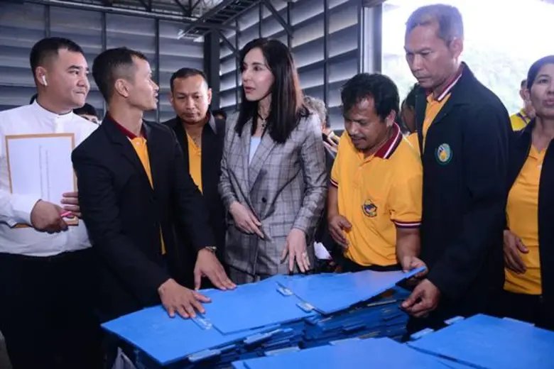 นางสาวมนัญญา ไทยเศรษฐ์ รัฐมนตรีช่วยว่าการ...