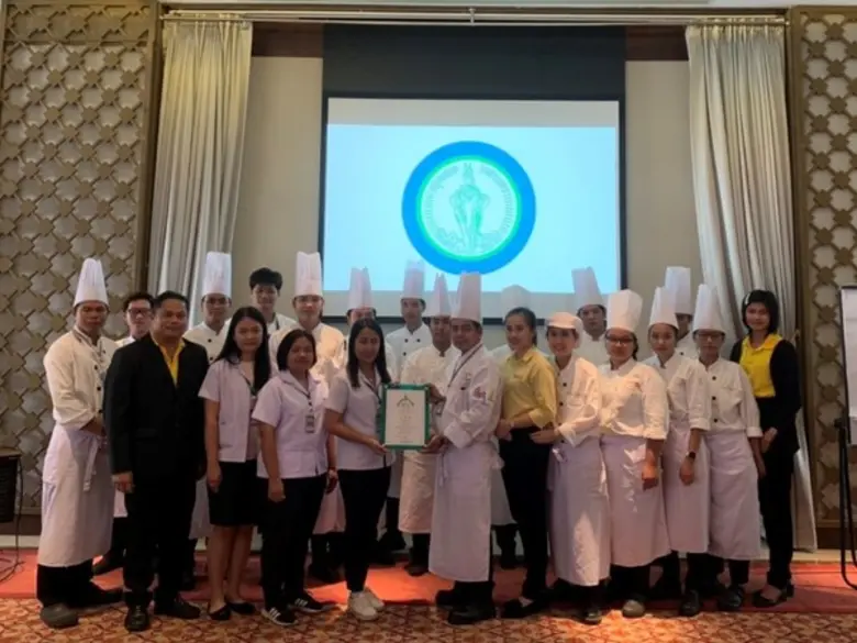 ศุภกร วงเวียน หัวหน้าแผนกครัว รับป้ายรับร...