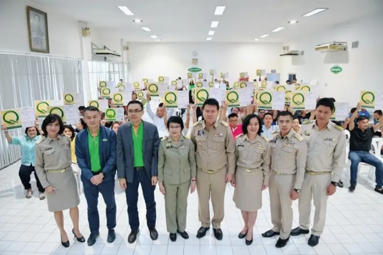 มกอช. มอบป้ายรับรองสถานที่จำหน่ายสินค้า Q ตรวจสอบเข้มคุณภาพมาตรฐานปลอดภัย GAP