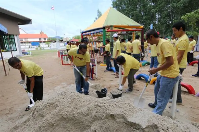 ดาว ส่งมอบสนามเด็กเล่นสร้างปัญญา ปรับปรุงศูนย์พัฒนาเด็กเล็กวัดห้วยโป่ง
