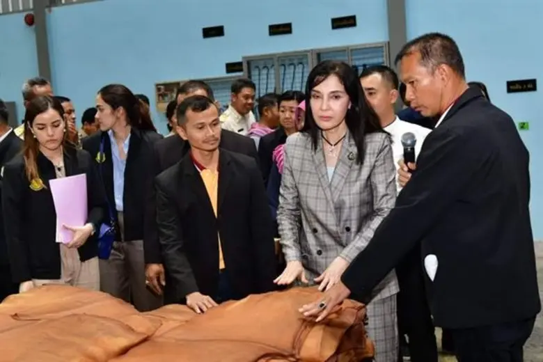 มนัญญา เดินหน้าหนุนสหกรณ์แปรรูปยางพาราเพิ่มมูลค่า ทำข้อตกลงกระทรวงคมนาคม รับซื้อกรวยยาง แท่งแบริเออร์จากสหกรณ์