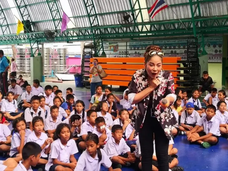 มูลนิธิเอสบีฮาร์ท สเตชั่น จากประเทศญี่ปุ่น จับมือพันธมิตรบริษัทญี่ปุ่นในประเทศไทย จัดกิจกรรม “ส่งมอบรอยยิ้มและสิ่งของให้นักเรียนชาวไทย