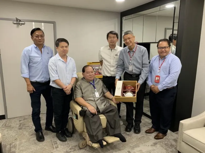 คุณวิชิต อำนวยรักษ์สกุล (ที่ 3 จากซ้าย) ป...