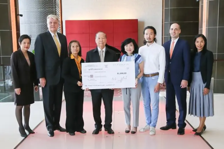 สุพัตรา จิราธิวัฒน์ (ที่ 4 จากขวา) รองประ...