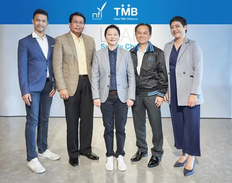 นางสาวสุกัญญา ตรีเสน่ห์จิต (กลาง) หัวหน้า...