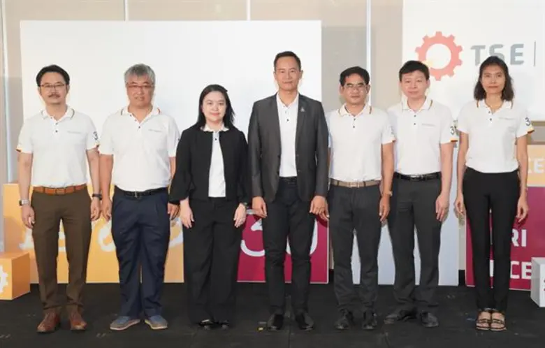 รองศาสตราจารย์ ดร.ธีร เจียศิริพงษ์กุล คณบดี คณะวิศว...