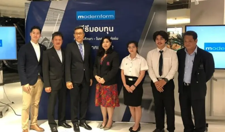 เด็กเก่ง! บริหาร – สถาปัตย์ ม.ศรีปทุม รับมอบทุนเรียนดี โมเดอร์นฟอร์ม”62