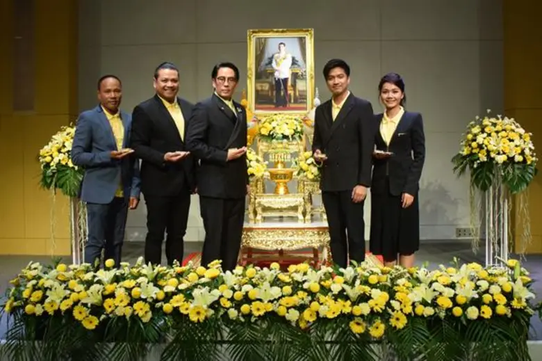 พระบาทสมเด็จพระเจ้าอยู่หัว ทรงพระกรุณาโปร...