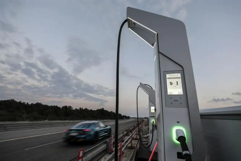 ปอร์เช่ ไทคานน์ (Porsche Taycan) คันต้นแบบ ผ่านการวิ่งทดสอบระยะยาวใน Nardo