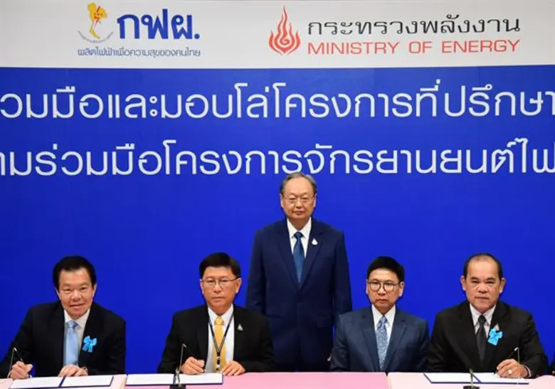 นายสนธิรัตน์ สนธิจิรวงศ์ รัฐมนตรีว่าการกร...