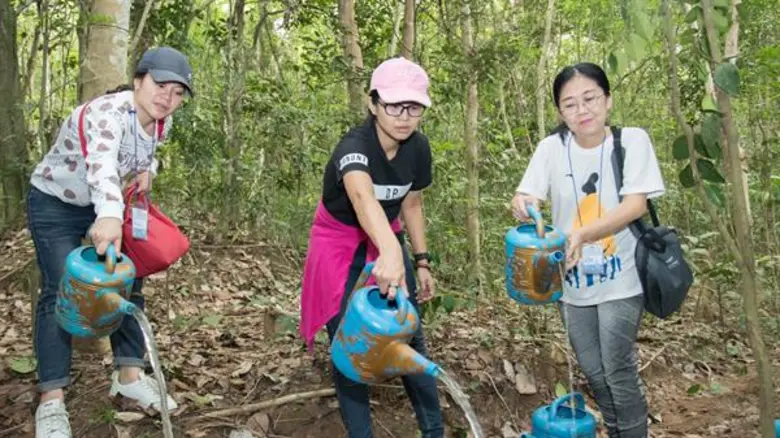 โอ๊ต ปราโมทย์ – ป๊อป ปองกูล ร่วมกิจกรรม LePan on The Beach เลอแปงช่วยสร้างความดี ร่วมสร้างฝาย และโป่งเทียม