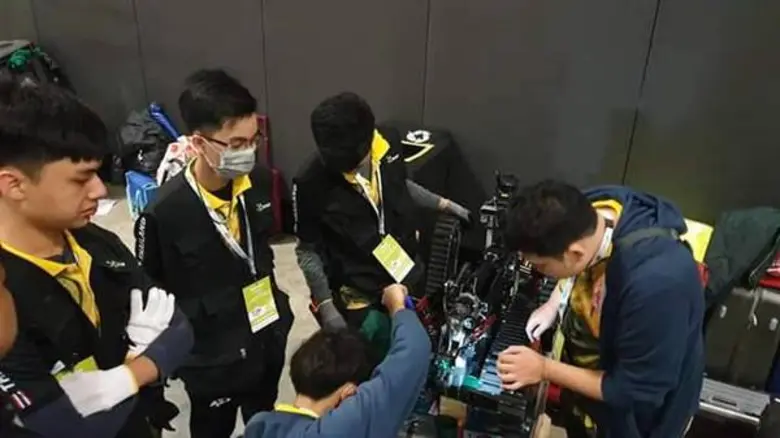 “ตัวต่อ”สมาชิกทีมหุ่นยนต์กู้ภัย iRAP Sechzig จุดประกายชอบหุ่นยนต์จากภาพยนตร์ เรื่อง ทรานส์ฟอร์เมอร์ส (Transformers)